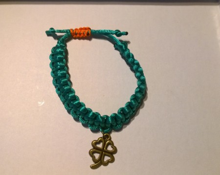 Cena - 4€; Veľkosť náramku je možné nastaviť pomocou sťahovacej šnúrky