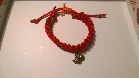 Cena - 4€; Veľkosť náramku je možné nastaviť pomocou sťahovacej šnúrky