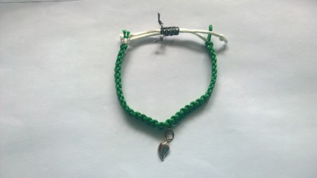 Cena - 4€; Veľkosť náramku je možné nastaviť pomocou sťahovacej šnúrky