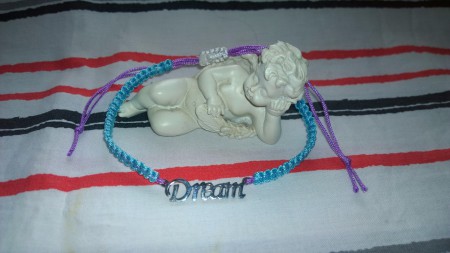 Cena - 4€; Dĺžka náramku je možné nastaviť pomocou sťahovacej šnúrky